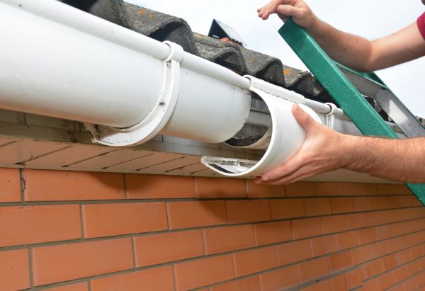 Gutter Maintenance in Pasco