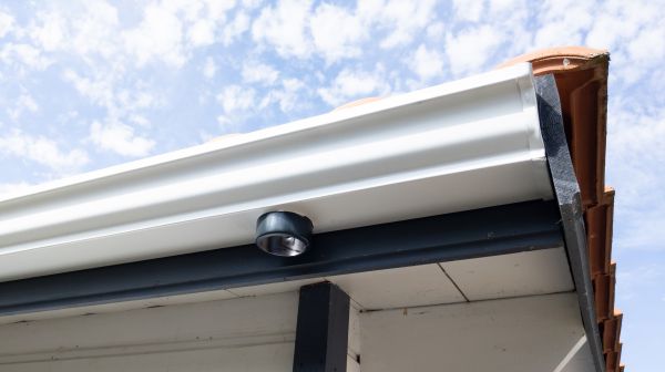 Seamless Gutters Installation in Pasco