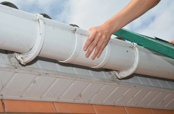 Gutter Reattachment in Pasco