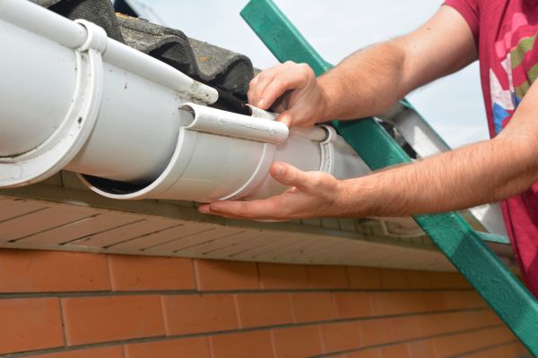Cost of Large Gutter Repair in Pasco
